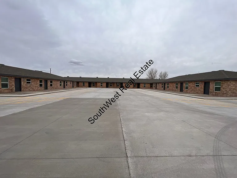 1513 W Llano Estacado — Photo 9