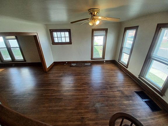 4th image of 360 Cottage St
