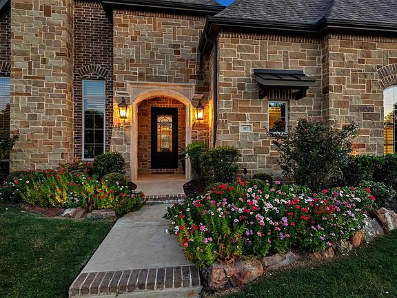 3rd image of 817 Giverny Ln