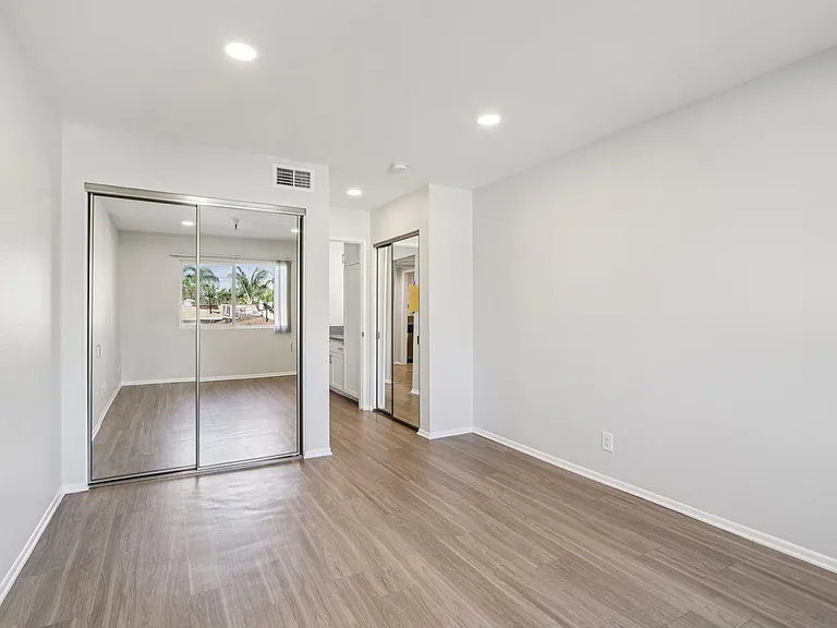 110 S Sweetzer Ave — Photo 22