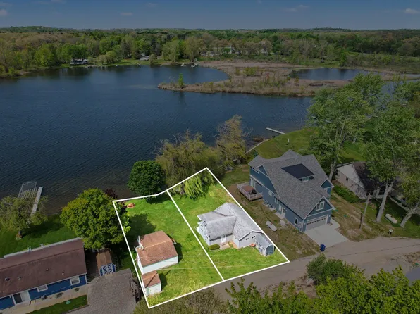 3070 Lake Dr, Reading, MI 49274