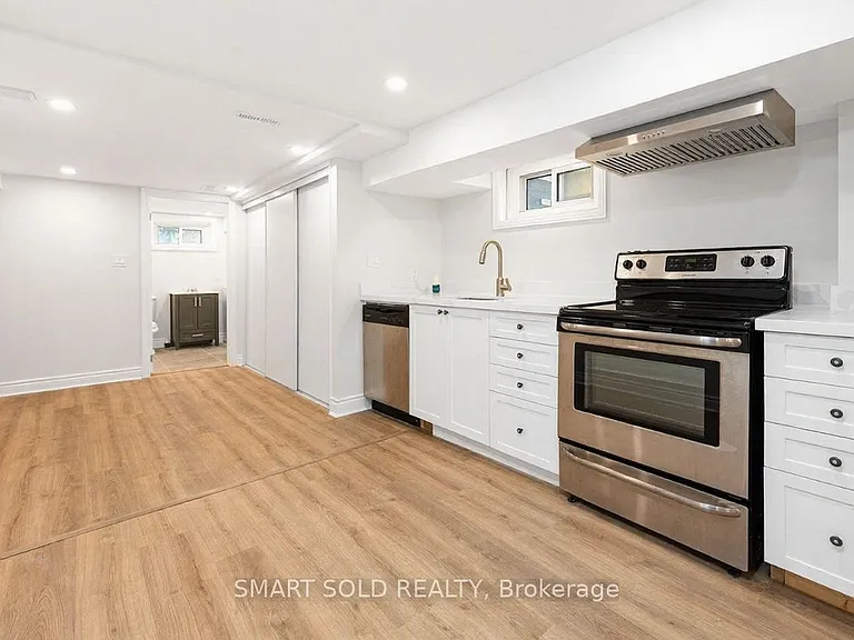 10 Holman Cres #LOWER — Photo 5
