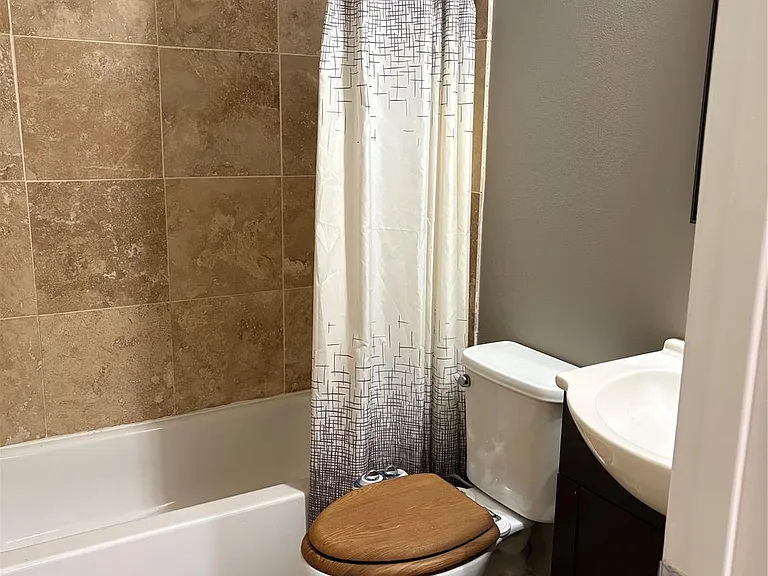 307 Covecrest Dr #B — Photo 5