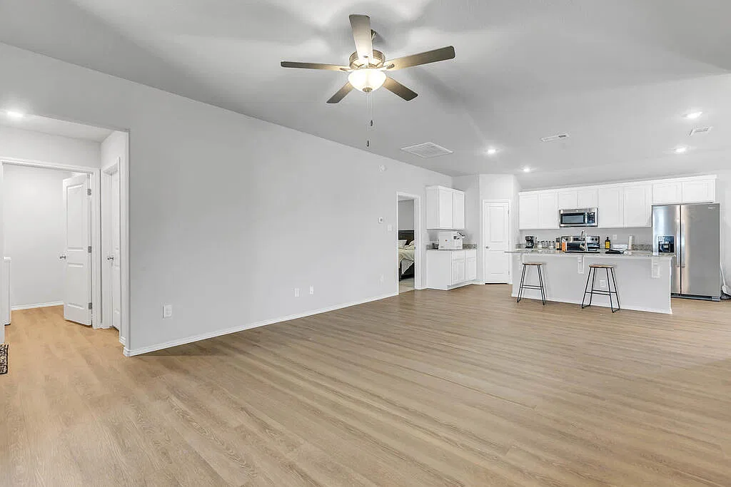 3 bed, 2.0 bath, 1653 sqft, $2,658 — Photo 2