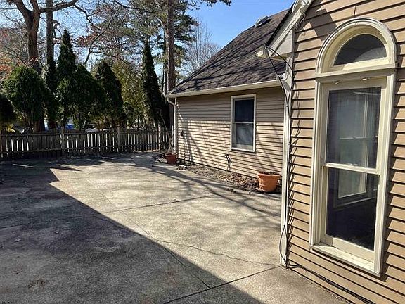 2nd image of 731 Whalers Cove Pl