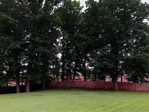 4th image of 327 Laporte Ct