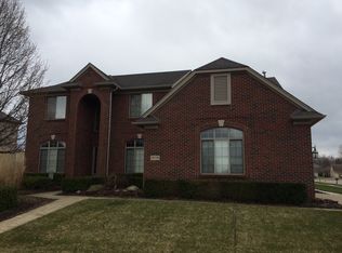 19758 Yvonne Dr, Macomb, MI 48044