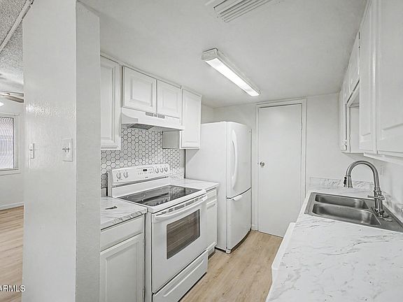 4th image of 4051 W READE Avenue