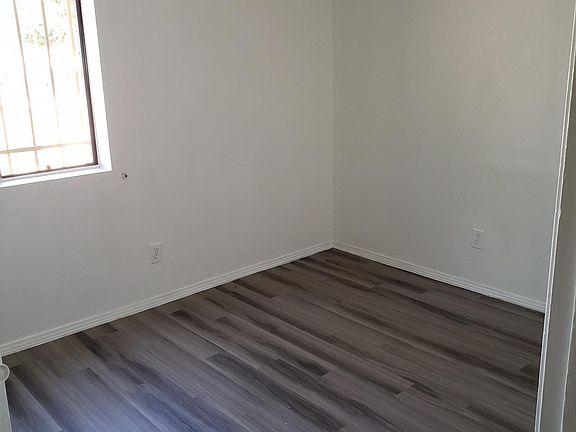 5th image of 123 W Delano St #32