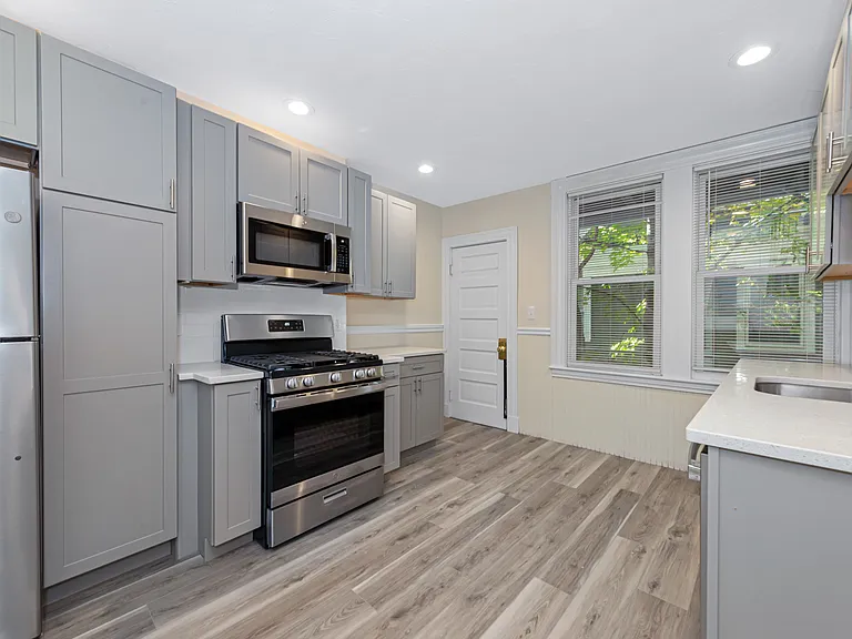 44 Brackett St #2D — Photo 2