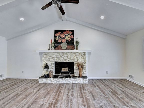 5th image of 4171 Bolingbrook Dr