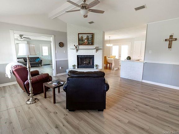 3rd image of 2212 Crawford Dr