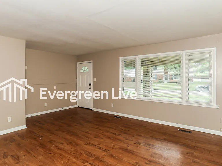 8540 Sunlight Dr — Photo 3