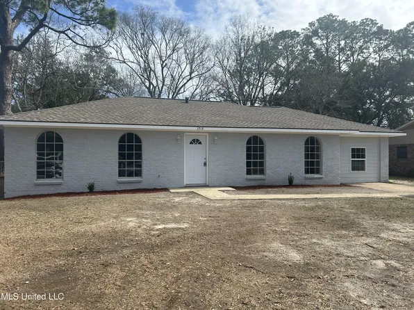 3518 Warwick St, Pascagoula, MS 39581