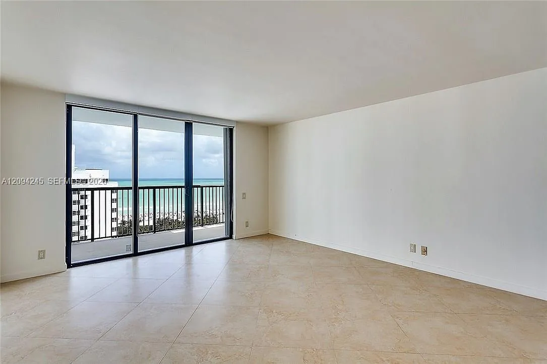 Tower 1800 Condo — Photo 1