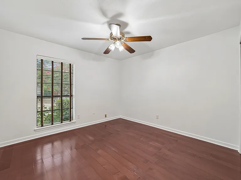 10239 Green Ash Rd — Photo 24