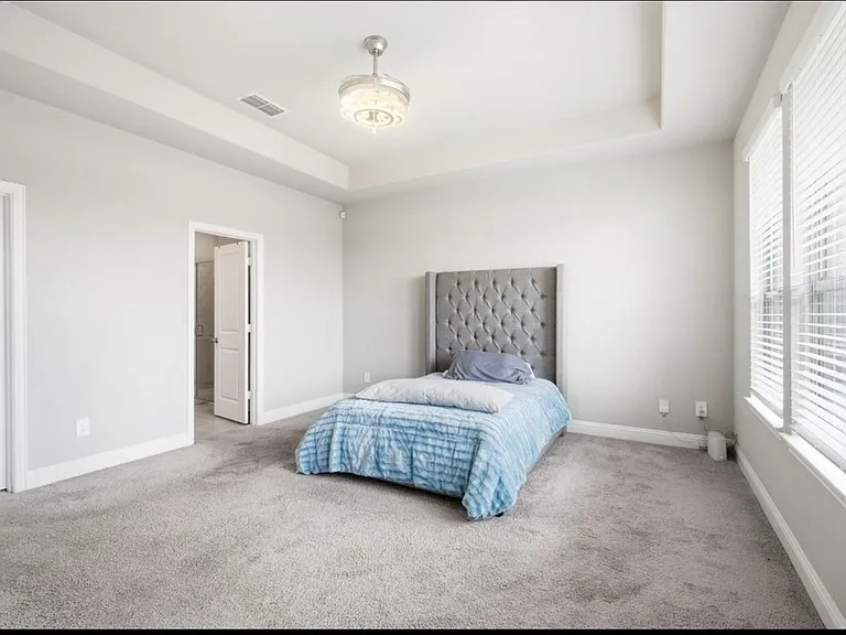 1128 Red Hawk Ln — Photo 3
