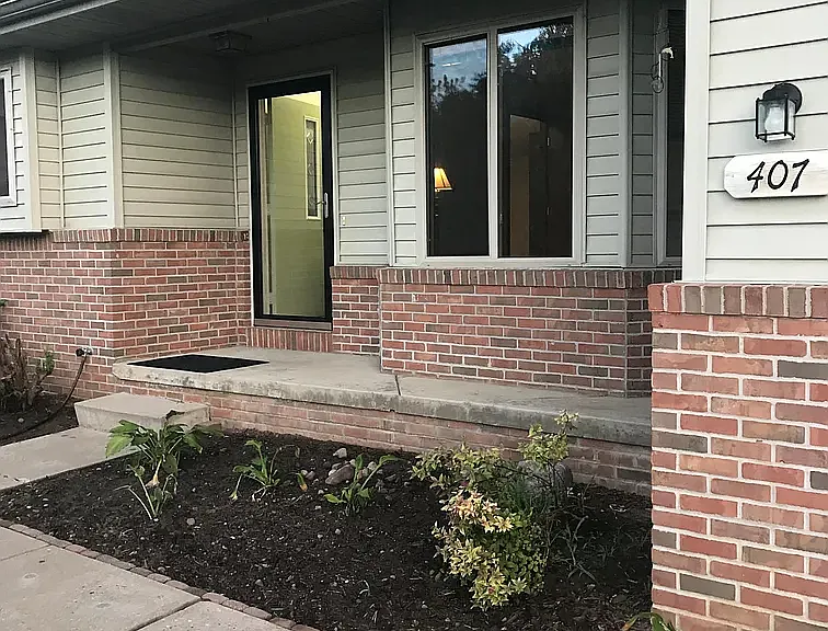 407 N Hickory St — Photo 1