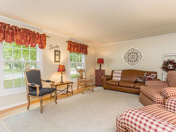 5th image of 3021 E River Dr