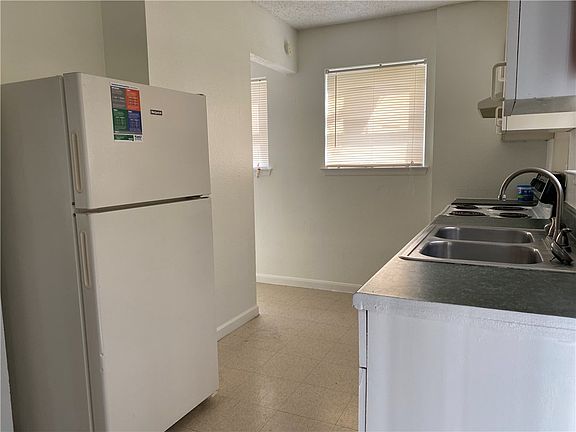 2nd image of 1542 Katy St