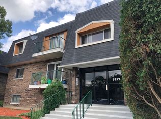 3852 N Parkway Dr #3A, Northbrook, IL 60062