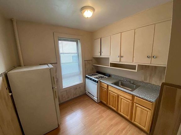 5th image of 49 Mackay Pl #5