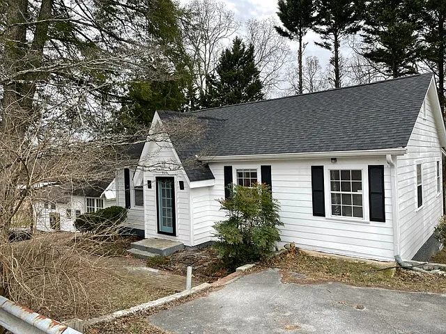 209 Claire St — Photo 2
