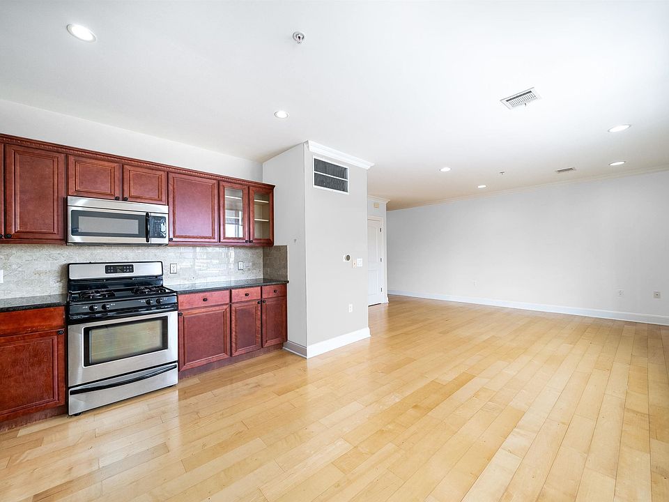 1st image of 769 Montgomery St #501