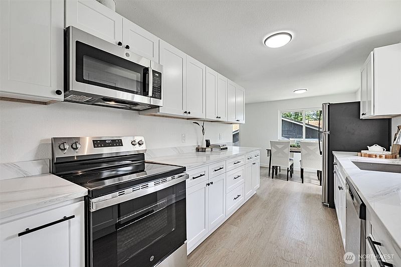 3rd image of 6325 S Eddy Court