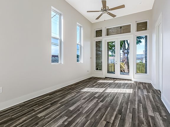 3rd image of 1301 Desire St