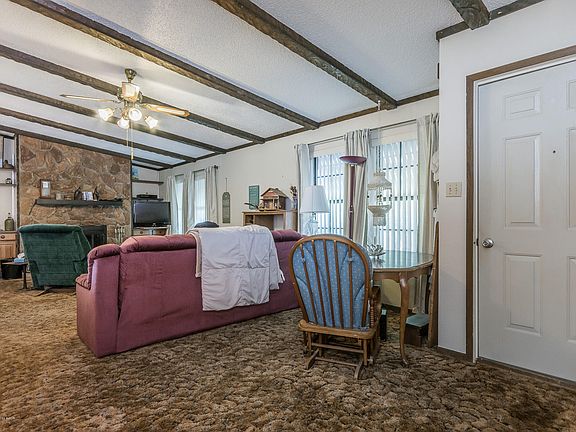 4th image of 239 Francklyn Dr