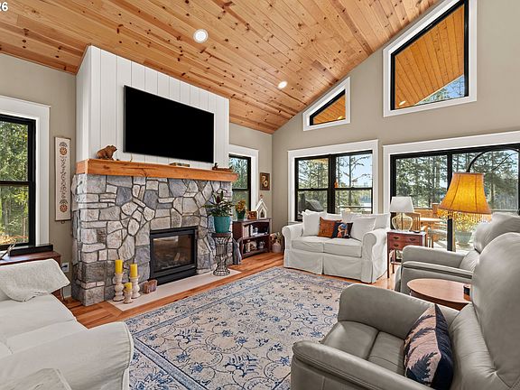 4th image of 83489 Jensen Ln