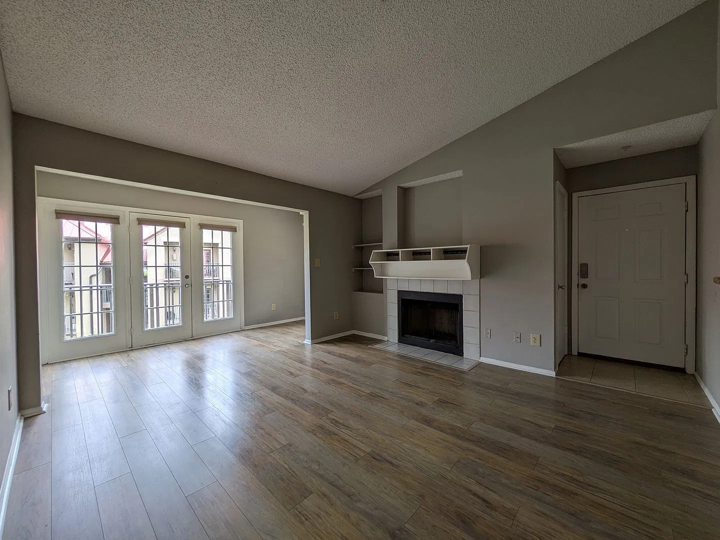 249 Afton Sq — Photo 3