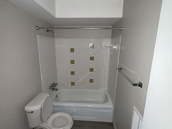 3rd image of 1520 Brooke Park Dr APT 6