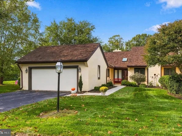 17 Springhouse Ln, Blue Bell, PA 19422