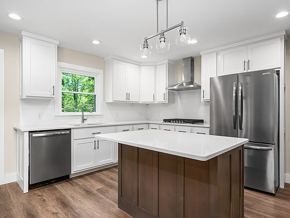 3rd image of 972 Georgetown Rd