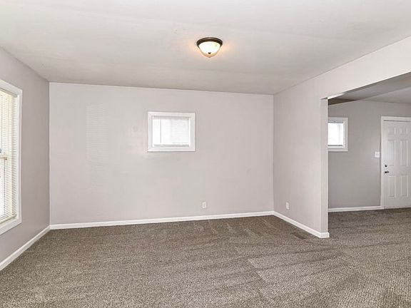 3rd image of 509 N Gladstone Ave