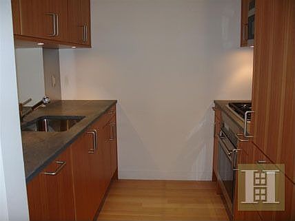 5th image of 450 E 83rd St APT 5C