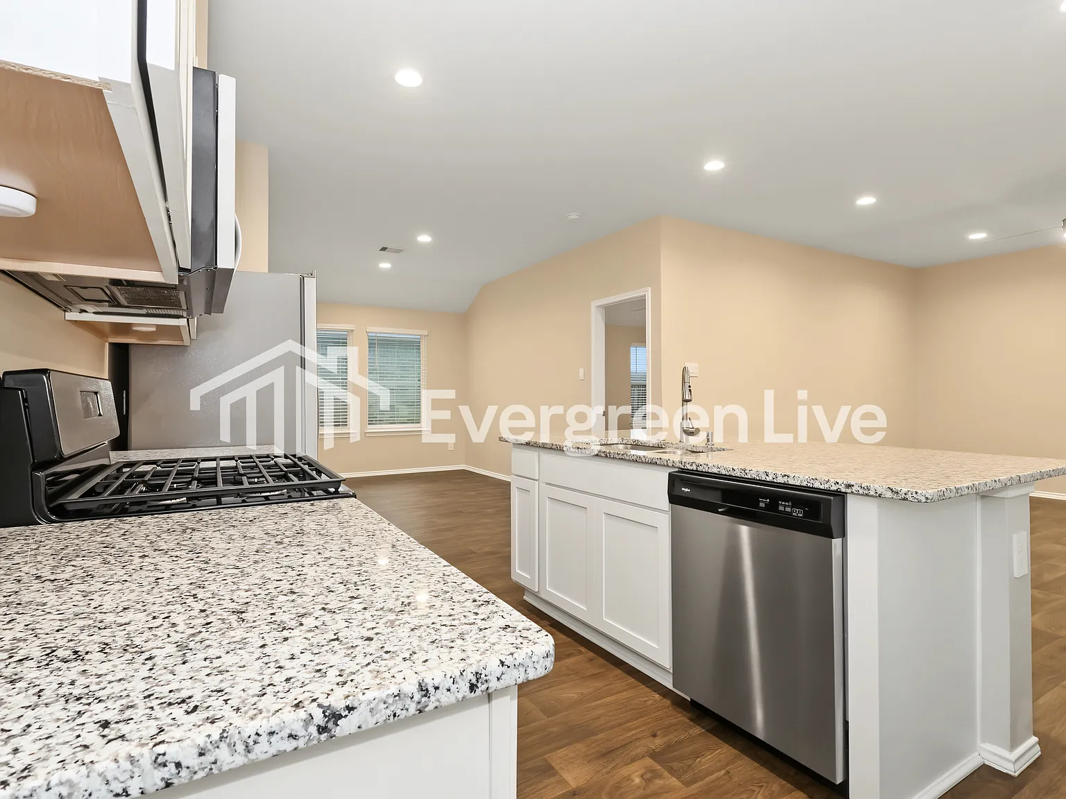 3 bed, 2.0 bath, 1541 sqft, $1,645 — Photo 3