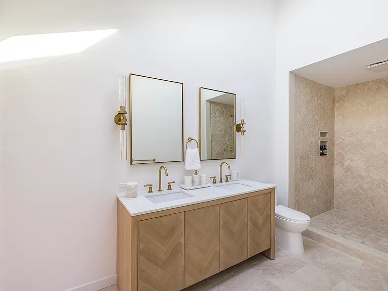 13 Peconic Ave — Photo 25