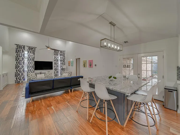 1507 Broadmoor Dr — Photo 8