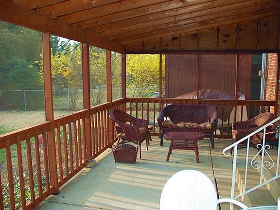 Screened in porch