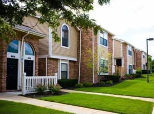 38411 Spring Ln, Farmington Hills, MI 48331