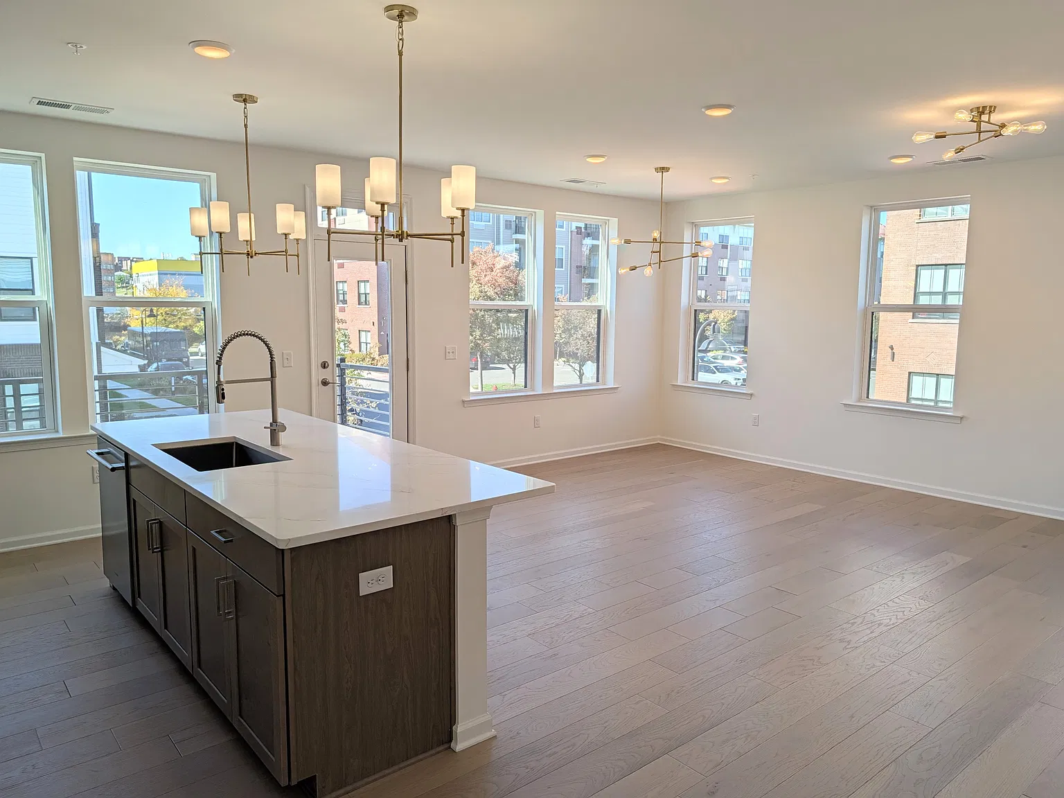 3 bed, 2.5 bath, 1930 sqft, $6,000 — Photo 1