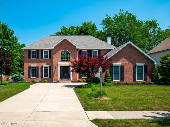 16315 Academy Dr, Strongsville, OH 44149