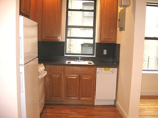 Rented by PMG Real Estate  | media 48