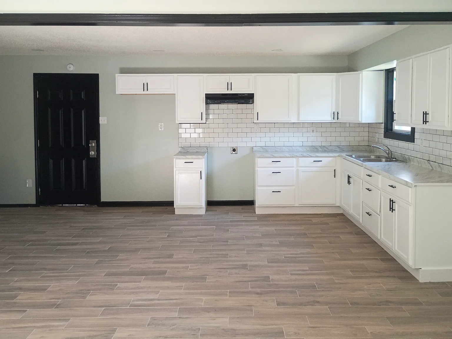 3 bed, $1,350 — Photo 3