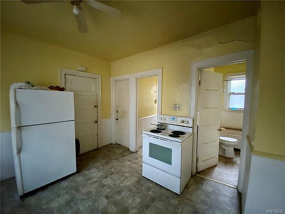 5th image of 165 Landon St