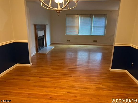 5th image of 72 Grove Ave