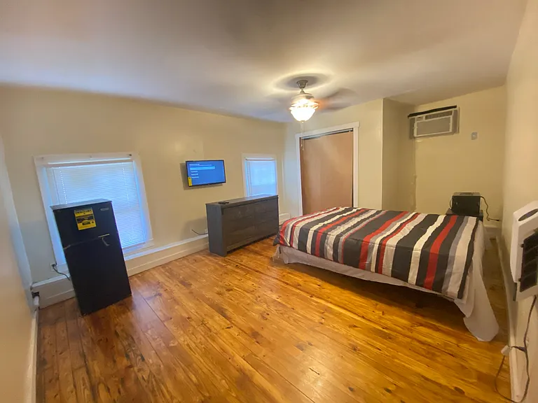 2411 Forrest Ave #2 — Photo 6